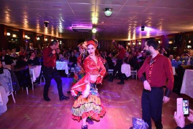Bosphorus Dinner Cruise & Night Show from Istanbul - The night show: belly dancing, Anatolian folk music, and DJ momentum