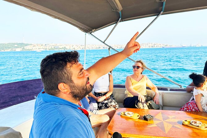 Bosphorus & Golden Horn: Sunset Yacht Cruise with Expert Guide - Topkapı Palace and where the guide can make or break the experience