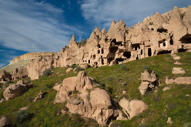 Cappadocia Guided Red Tour with Lunch & Entrance Fees - Stop 2: Zelve Open Air Museum and Its Cave-Chapel Atmosphere