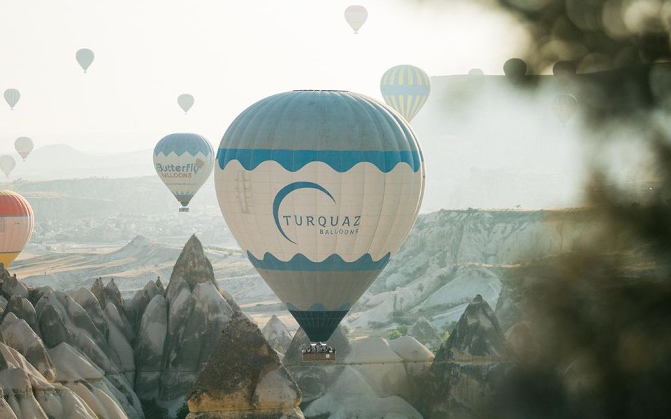 Cappadocia: Hot Air Balloon Ride over Goreme/Cappadocia - In The Basket: What Standard Baskets Feel Like