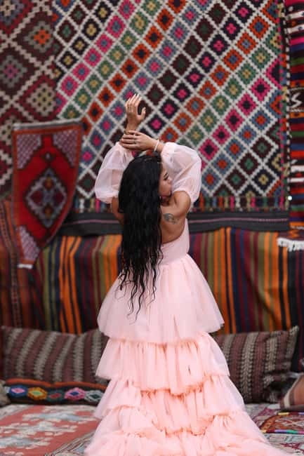 Cappadocia: Photo Shooting With Flying Dress & Carpet House - The 30-minute shoot: what happens in the carpet store