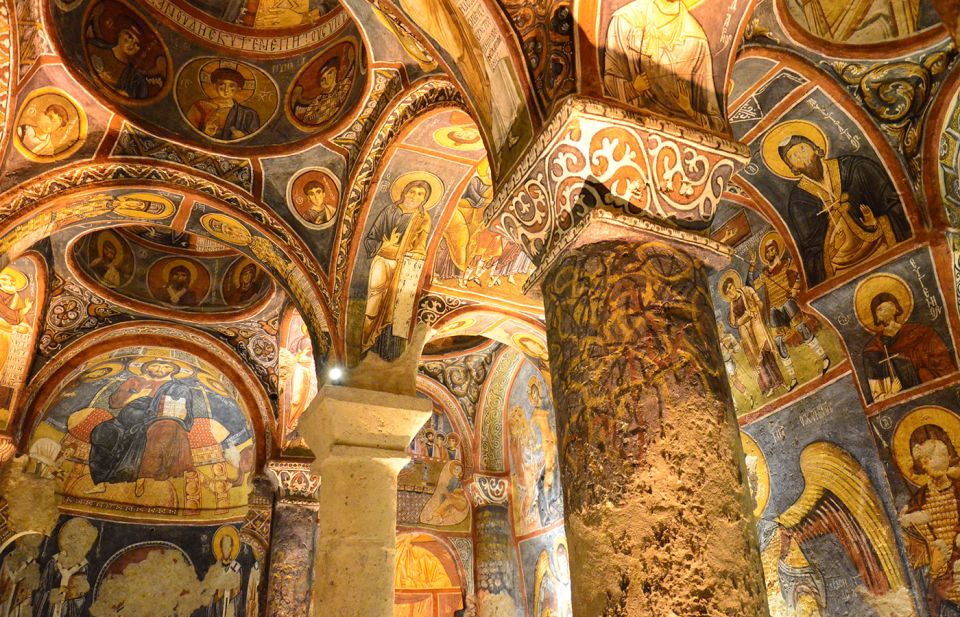 Cappadocia: Red Tour and Lunch - Uçhisar Castle: tunnels, graves, and rock-carved churches