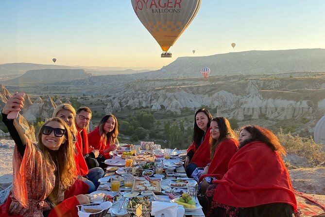 Cappadocia Sunrise Breakfast With Hot Air Balloons - Sunrise Breakfast Meets Balloon Watching in Göreme