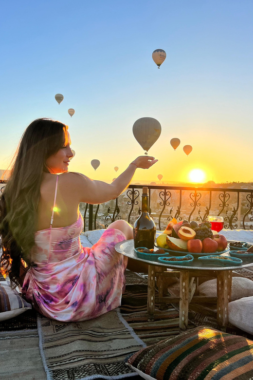 Cappadocia: Terrace Photo Spot With Balloon Flight View - How the sunrise shoot flows (45–60 minutes)