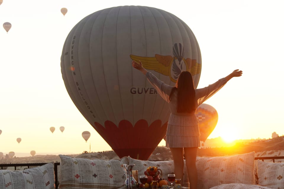 Cappadocia: Terrace Photo Spot With Balloon Flight View - Special occasions: proposals, anniversaries, birthdays