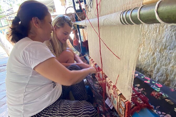 Carpet Weaving Art Lessons & Experience - Hands-on time: tying knots feels slower than it sounds