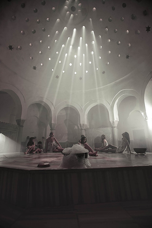 Çemberli Taş Traditional Turkish Bath - The typical flow: from dressing rooms to the hot marble slab