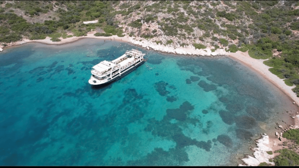 Cesme: Islands and Bays Boat Trip with BBQ Lunch - Boat setup and the deck choice that changes your comfort
