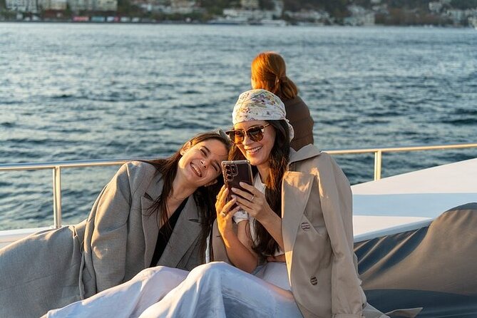 Chora Mosque and Balat Walking Tour with Sunset Cruise - Kabataş to the Bosphorus: transitioning from street to sea
