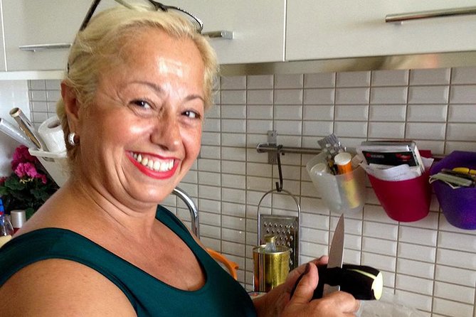 Cook with a Local: Private Home Cooking Class In Istanbul - Meeting at Ataköy-Şirinevler and stepping into Nuray’s apartment