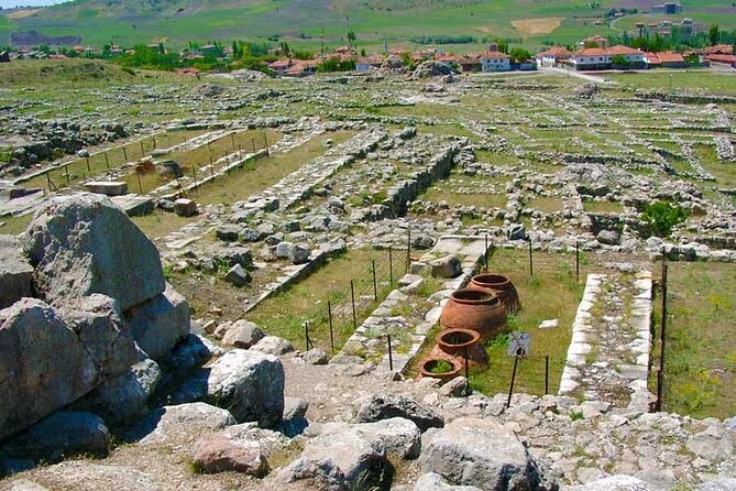 Daily Hattusas Tour from Cappadocia - Hattusha ruins: Lion Gate, Sphinx-like carvings, and royal walls