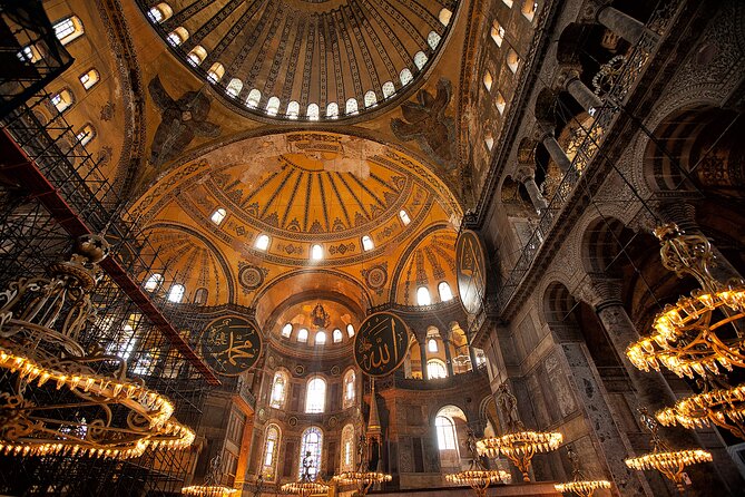 Discoveried The Old City of Istanbul In a Half-Day - Blue Mosque: the Iznik tile focus, done in a half-hour