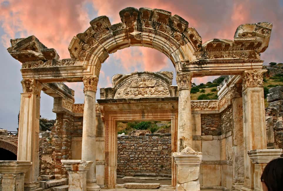 Easy Ephesus Shore Excursion – 4 Hours with Licensed Guide - Pickup at Kuşadası: meeting the sign is the whole game