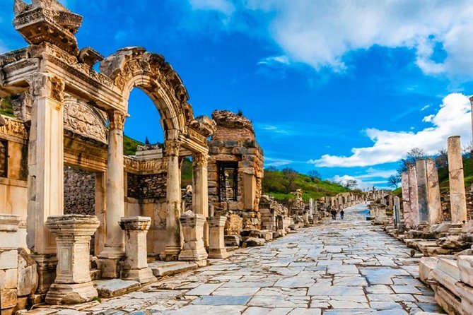 Ephesus Tour with House of Virgin Mary - The guide and driver team: where service quality shows up