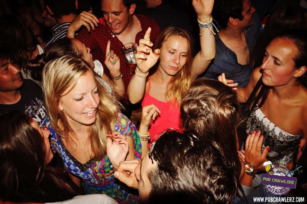 Explore Istanbul Night Life: Pub Crawl - The 6-hour flow: how four venues fit your night