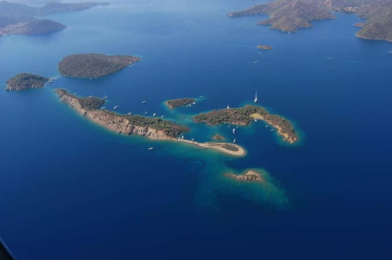 Fethiye: 12 Islands Boat Tour with Lunch and Hotel Transfer - How the day starts near Fethiye harbor: pickup and Cafe Geniş
