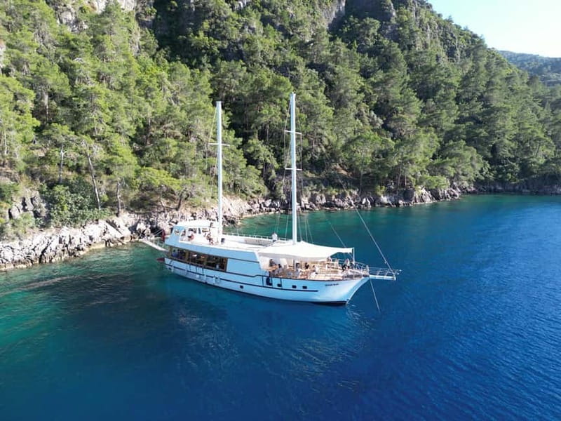Fethiye: 12 Islands Boat Tour with Lunch and Transfer Option - Lunch at Anchor: Grilled Chicken or Fish, Plus Salads (Vegetarian by Request)