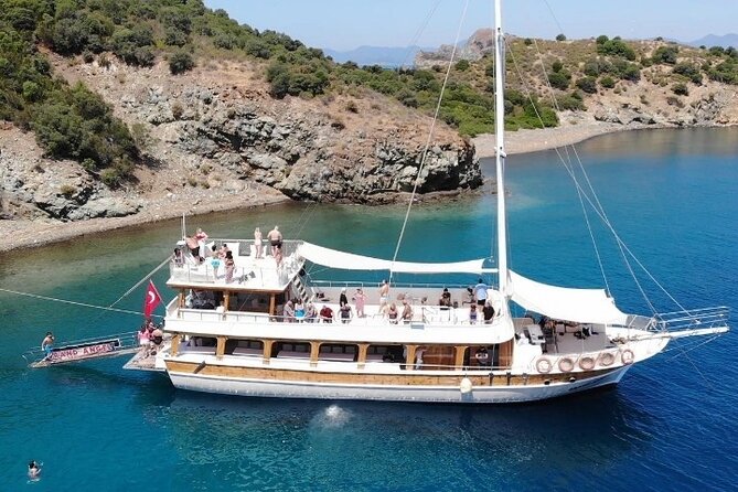 Fethiye : 12 Islands Boat Trip With Lunch and Transfer - Stop 4: Katrancı Bay Nature Park—turquoise water with rock drama
