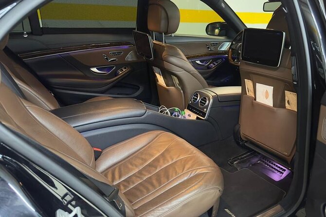 First Class Business Sedan Airport Transfer Services in Istanbul - The IST Meeting Point: Exit 14 and the Yellow Guide 01 Board
