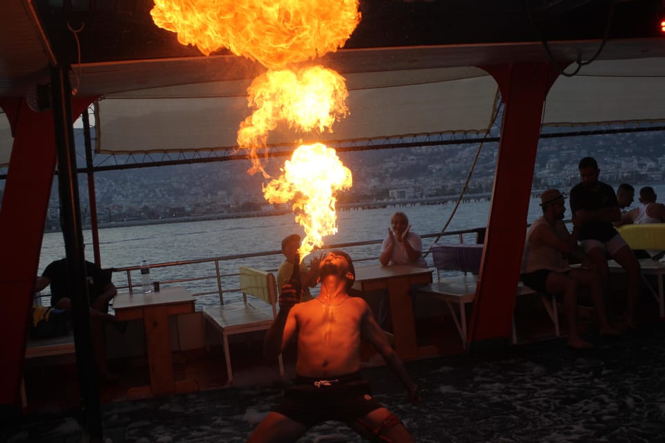 From Alanya: Night Safari Tour with Dinner and Boat Tour - Belly dancers, contests, and show energy after dinner