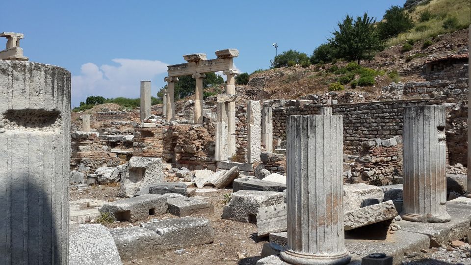 From Çeşme: Highlights of Ephesus Tour - Celsus Library and Marble Road: the postcard moment with scale
