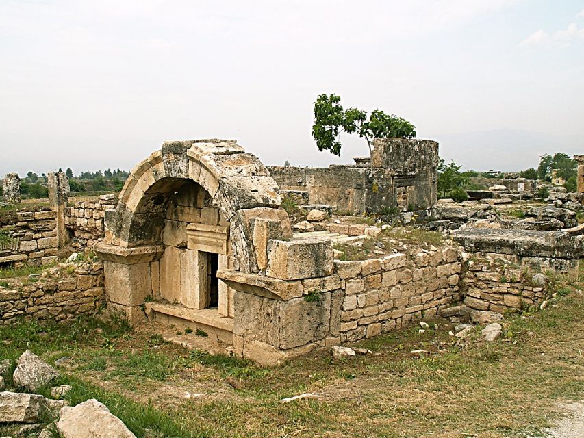 From Kusadasi and Selcuk: Pamukkale and Hiearapolis Tour - The guide and driver: what makes the difference on a day like this