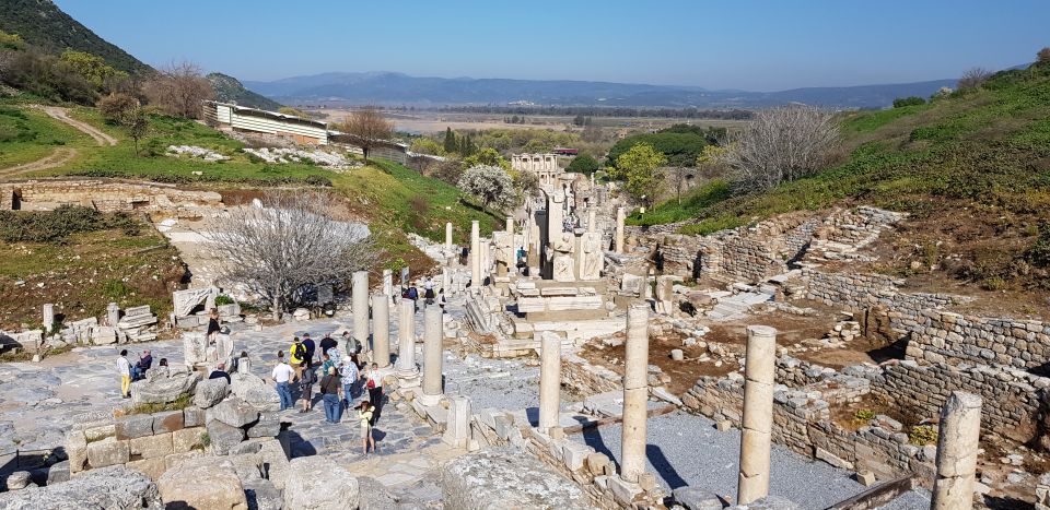 From Kusadasi or Selcuk: Full-Day Ephesus Tour with Lunch - Heat management and walking comfort: the 40°C reality check