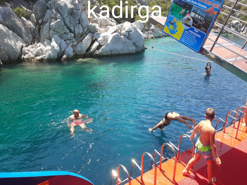 From Marmaris: Day Trip by Glass Bottom Semi Submarine - The Boat Experience: Comfort, Cleanliness, and a Useful Layout