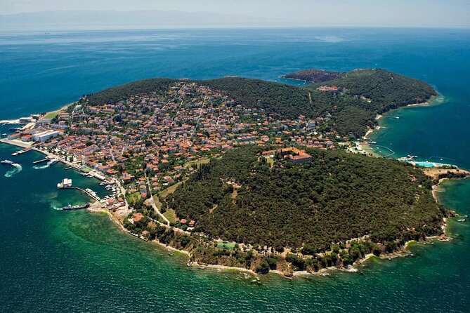 Full-Day Princes Island Tour with Lunch from Istanbul - Topkapı Palace Snapshot: Treasury and Sacred Relics (With Limits)