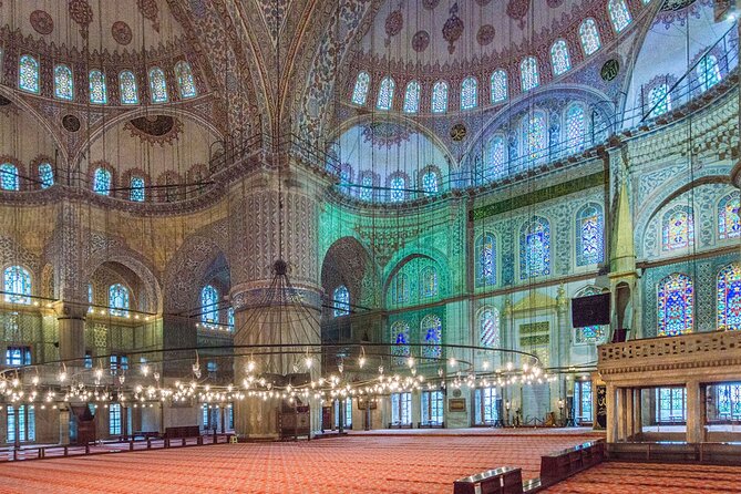 Full-Day Small-Group Guided Tour to Famous Mosques in Istanbul - Blue Mosque: the Iznik tile effect and six-minaret controversy