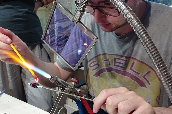 Glass Melting and Shaping with Flame with the Senior Glass Master - Key moments you’ll remember