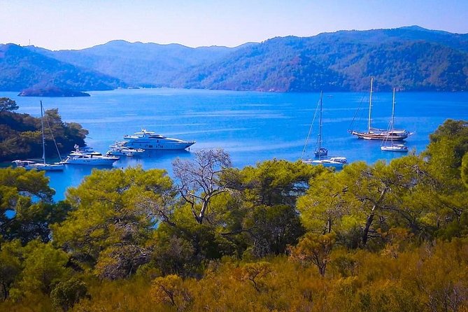 Gocek 12 Islands Cruise with Lunch & Transfer from Sarıgerme - Lunch onboard at 13:30: light BBQ, big views, and the food rules