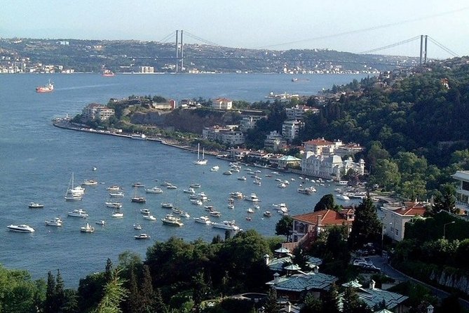 Golden Horn and Bosphorus Boat Tour in Istanbul - Bosphorus Strait highlights: Dolmabahçe, Beylerbeyi, Europe and Asia