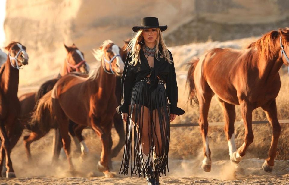 Goreme: Cappadocia Horse Riding Tour with Transfers - Small-group pacing: why it feels more personal on the trail