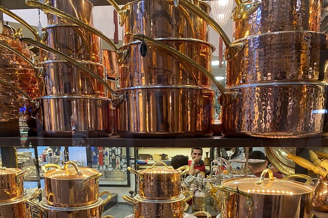 Grand Bazaar Through the Alleys - Buyuk Yeni Han: the largest han, in a narrow alley moment