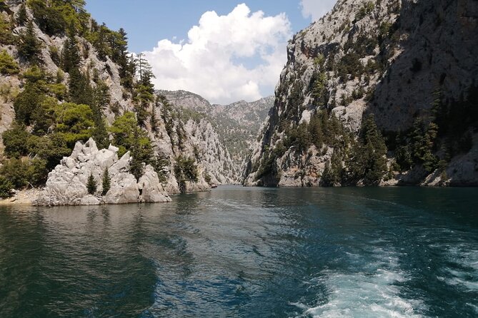 Green Canyon: 5 Hours Boat Trip with Lunch and Soft Drinks - Lunch by the Water: Simple Menu, Real Break