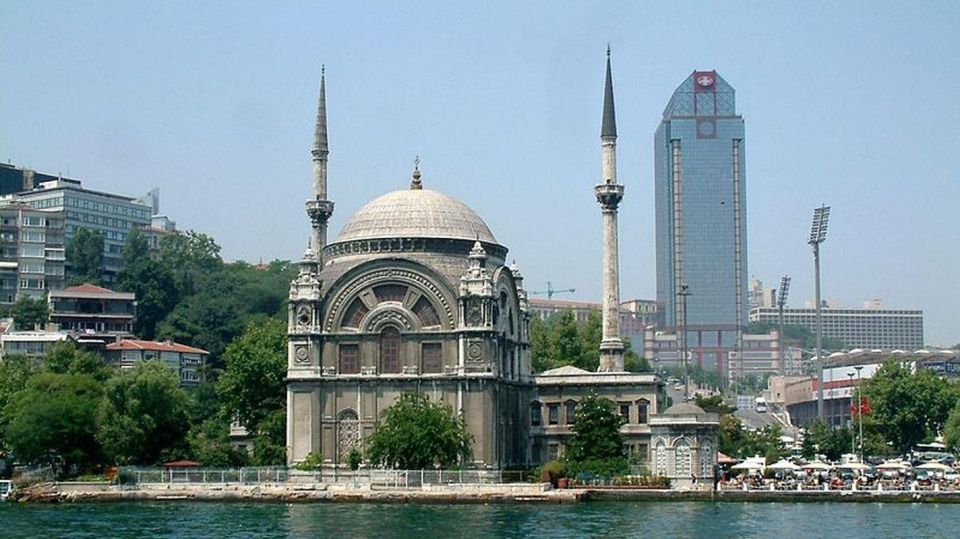 Guided Dolmabahce Palace Tour with Bosphorus Sunset Cruise - Walking into Dolmabahce: what Selamlik teaches you