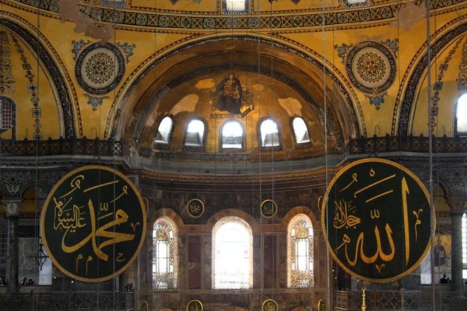 Guided Hagia Sofia, Blue mosque, Basilica Cistern skip lines tour - Grand Bazaar navigation: tips with a plan, not random wandering