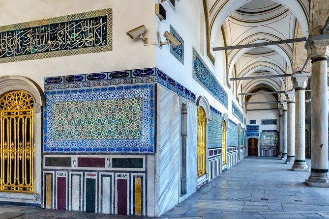 Guided Topkapi Palace & Harem- Skip-the-Line with SMALL GROUP - Meeting Point at Vieri Jewellery (Sultanahmet): How Not to Lose the Group