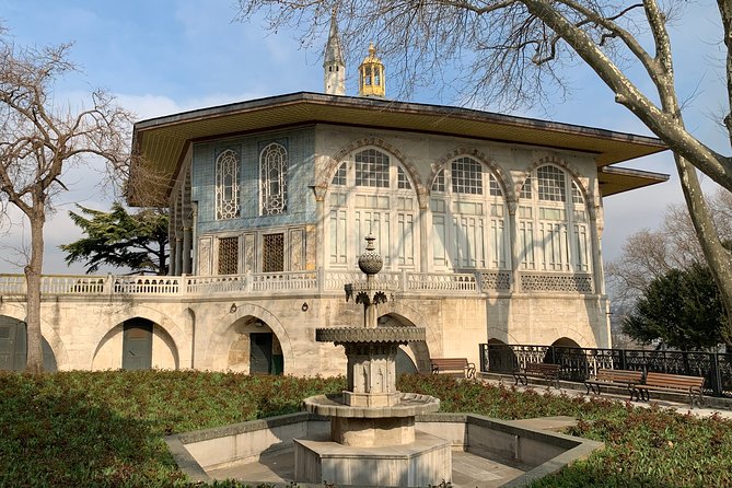 Hagia Sophia, Basilica Cistern and Grand Bazaar Tour in Istanbul - Hagia Sophia Grand Mosque: More Than a Pretty Interior