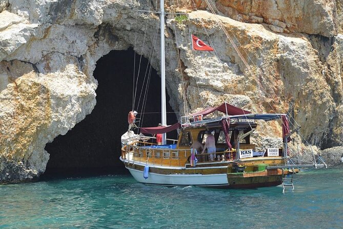 Half-Day Boat Tour to Antalya Waterfalls - Stop 1: Aksu Stream (quick harbor stop)
