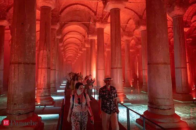 Highlights of Istanbul - Hippodrome: the Constantinople hub for chariot races and civic life