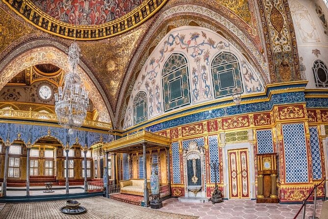 Highligts of Historic Peninsula - Stop 6: Topkapi Palace Museum in a tight, high-impact window