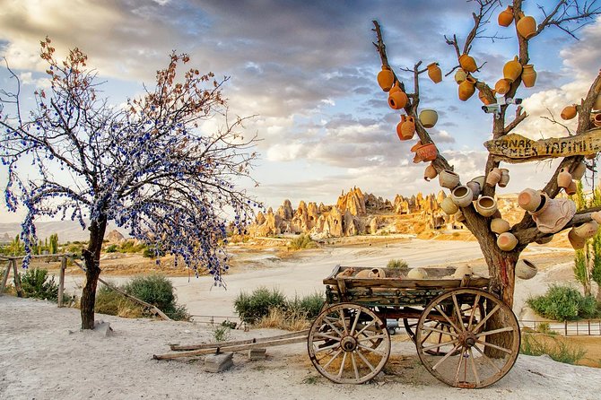 Hot Air Balloon, Best of Red and Green Guided 1-Day Tour - Fairy Chimneys and cave dwellings: the “Red/Green” style switch in plain sight
