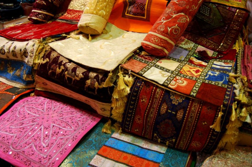 Istanbul: 4-Hour Turkish Shopping Experience - Timing Quirk to Watch: Rugs, Tea Stops, and Lost Bazarr Time