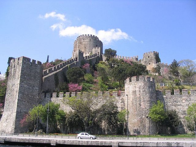 Istanbul: Afternoon Bosphorus Cruise and Spice Bazaar Tour - Spice Bazaar Stop: Yenj Mosque Origins and Shopping Strategy