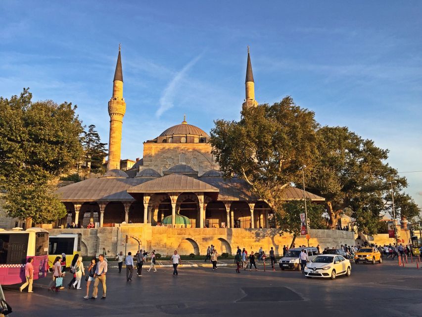 Istanbul: Asian Continent Highlights Walking Tour - Kadıköy market time and the bull symbol of the area