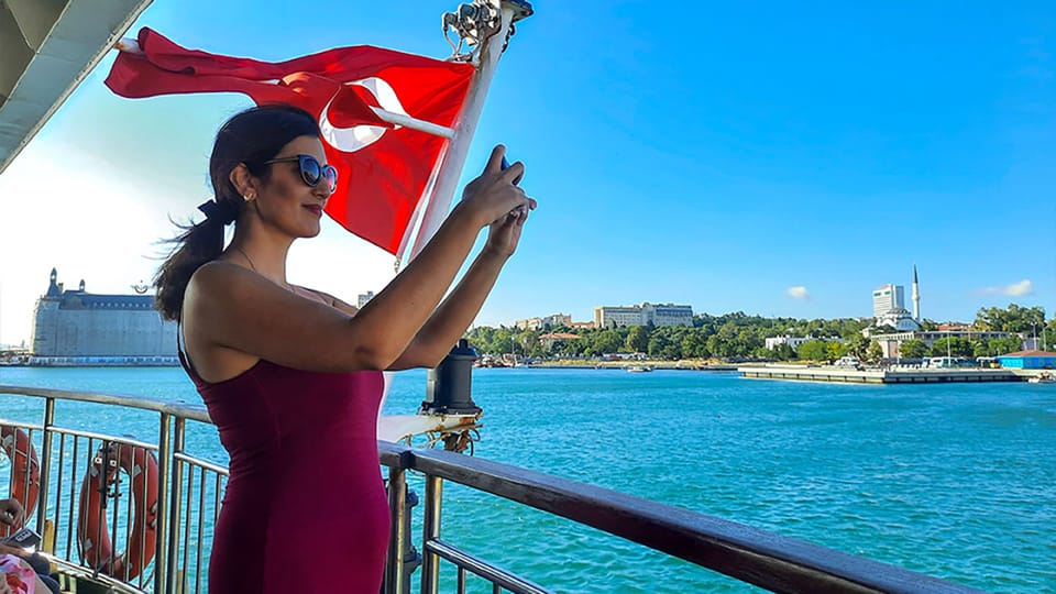 Istanbul: Asian Side Walking Tour with Ferry Ride - Meeting at Eminönü’s Spice Bazaar: where your guide starts steering you