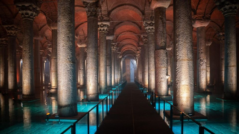 Istanbul: Basilica Cistern Skip-the-line Entry & Guided Tour - Your guided intro: legends, the Medusa heads, and what you should watch for