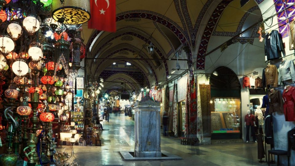 Istanbul: Basilica Cistern Skip-the-line Entry & Guided Tour - Finding the Busforus Old City Stop across Hagia Sophia
